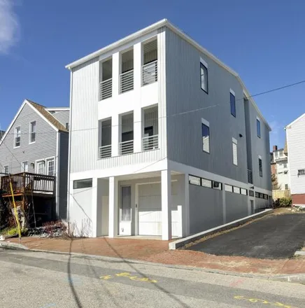 Buy this studio house on 60 Brackett Street in Portland, ME 04102