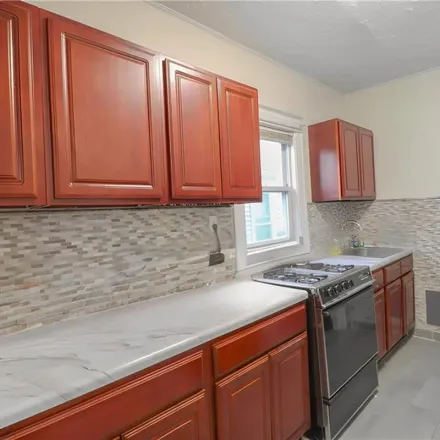 Rent this 3 bed apartment on 1647 Lurting Avenue in New York, NY 10461