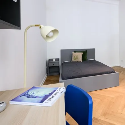 Rent this 4 bed room on Leibnizstraße 20 in 10625 Berlin, Germany