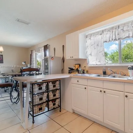 Image 9 - 2014 Southeast Berkshire Boulevard, Port Saint Lucie, FL 34952, USA - House for sale