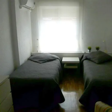 Rent this 2 bed apartment on Madrid in Calle de Sánchez Barcáiztegui, 3