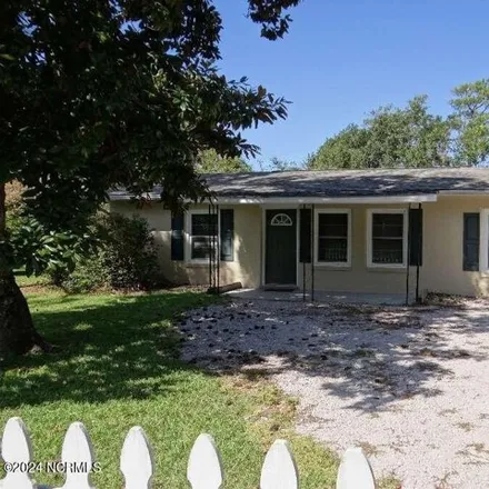 Rent this 3 bed house on 238 Neuse Avenue in Bonham Heights, Morehead City
