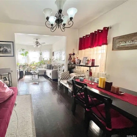 Image 3 - 87-09 56th Avenue, New York, NY 11373, USA - Townhouse for sale
