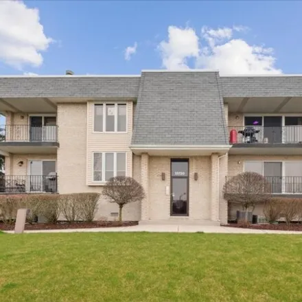Buy this 3 bed condo on 15788 Lake Hills Court in Orland Park, Orland Township
