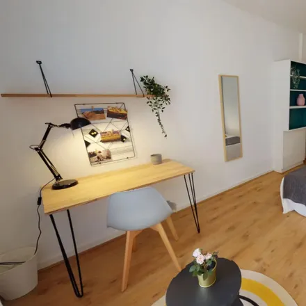Rent this 3 bed room on 78 Rue Sully in 69006 Lyon, France
