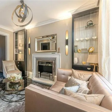Rent this 5 bed townhouse on 88 Eaton Terrace in London, SW1W 8TW