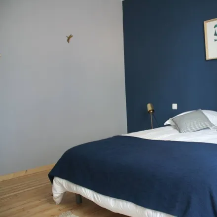 Rent this 4 bed house on 33350 Saint-Genès-de-Castillon