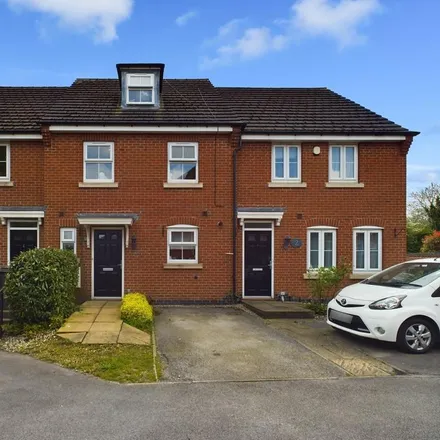 Rent this 3 bed townhouse on Church View Drive in Tupton, S42 6EZ
