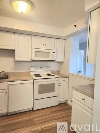 Rent this 2 bed condo on 1025 Hancock St