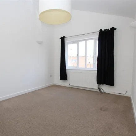 Image 3 - David Evans, High Street, Eastleigh, SO50 5LE, United Kingdom - Apartment for rent