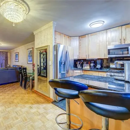 Image 4 - 61-25 98th Street, New York, NY 11374, USA - Apartment for sale
