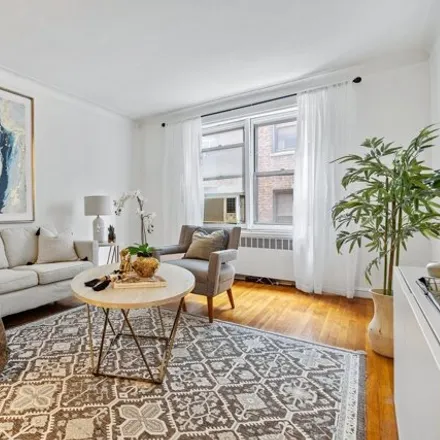 Image 3 - 300 West 53rd Street, New York, NY 10019, USA - Condo for sale