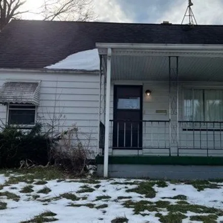 Rent this 3 bed house on Cardinal Mooney High School in 2545 Erie Street, Youngstown