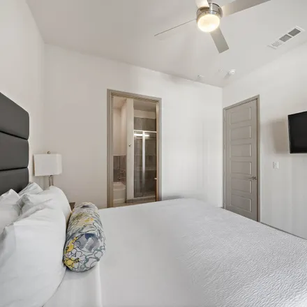 Rent this 2 bed apartment on Shell in Chartres Street, Houston