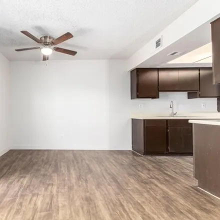 Image 5 - 5340 West Clarendon Avenue, Phoenix, AZ 85031, USA - Apartment for sale