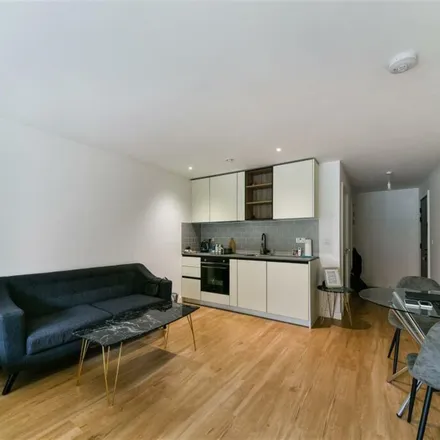 Image 2 - Fairbank House, Beaufort Square, London, NW9 5SW, United Kingdom - Apartment for rent