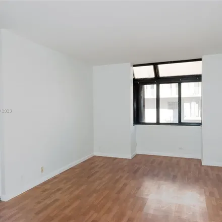 Rent this 3 bed apartment on Botanica in 101, 121