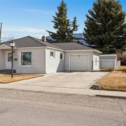 Buy this 4 bed house on 2112 Massachusetts Avenue in Butte, MT 59701