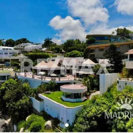 Buy this 4 bed house on Privada Vientos Cardinales in Punta Brisa, 39300 Acapulco
