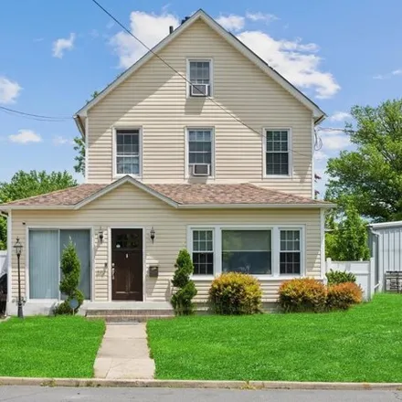 Rent this 3 bed house on Gatzmer Avenue in Jamesburg, Middlesex County