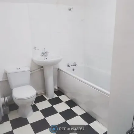 Rent this 6 bed apartment on 8 Arthur Street in Nottingham, NG7 4DW