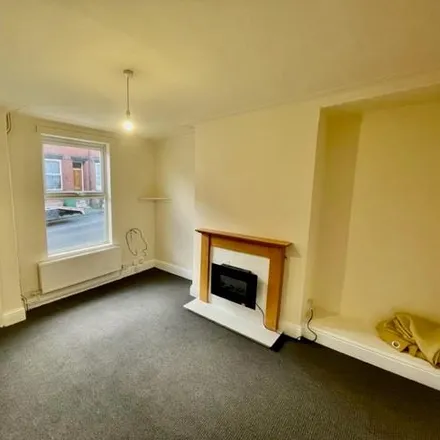 Image 2 - Back St Ives Mount, Leeds, LS12 3RR, United Kingdom - Townhouse for rent