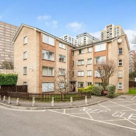Rent this 1 bed apartment on Wellesley Road in London, SM2 5EN