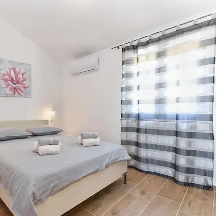 Rent this 3 bed house on 52206 Divšići
