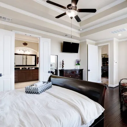 Rent this 6 bed house on San Antonio