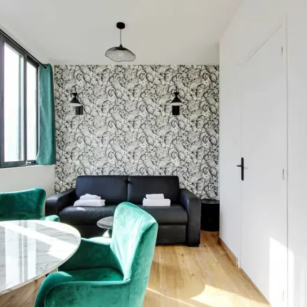 Rent this 1 bed apartment on 118 Rue de Belleville in Paris, France