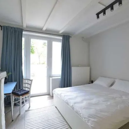 Rent this 8 bed apartment on Rue Calvin - Calvijnstraat 26 in 1000 Brussels, Belgium