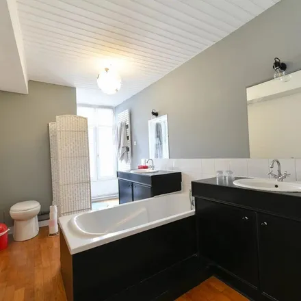 Rent this 2 bed apartment on 1 bis Avenue des Martyrs de la Résistance in 79000 Niort, France