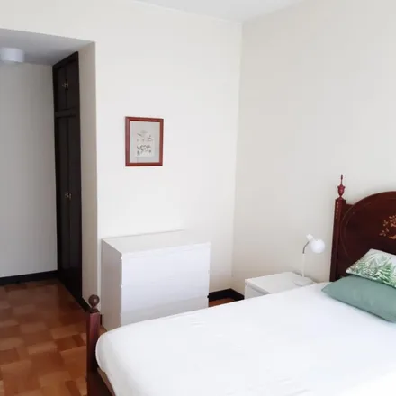 Rent this 4 bed apartment on Rua de Santos Pousada in 4000-075 Porto, Portugal