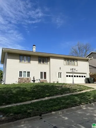 Buy this 5 bed house on 3031 Kensington Court in Sioux City, IA 51104