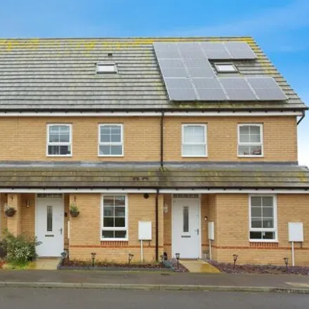 Buy this 3 bed townhouse on Stride Gardens in Butlocks Heath, SO31 8LS