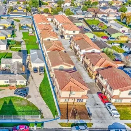 Buy this 11 bed house on 10987 Wright Rd in Lynwood, California