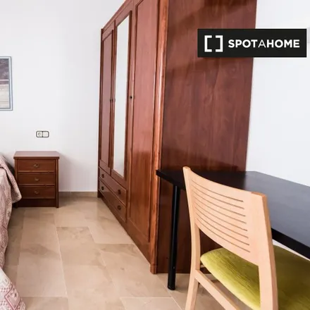 Rent this 4 bed room on Farmacia Beatriz Rodrigo Calvo in Calle Párroco Antonio Gómez Villalobos, 62