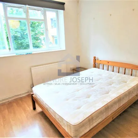 Image 6 - 90 Weir Road, London, SW12 0NB, United Kingdom - Apartment for rent
