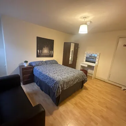 Image 6 - St Pauls Avenue, Willesden Green, London, NW2 5SX, United Kingdom - Apartment for rent