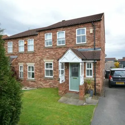 Buy this 3 bed duplex on 56 Castlefields in Robin Hood, LS26 0GN