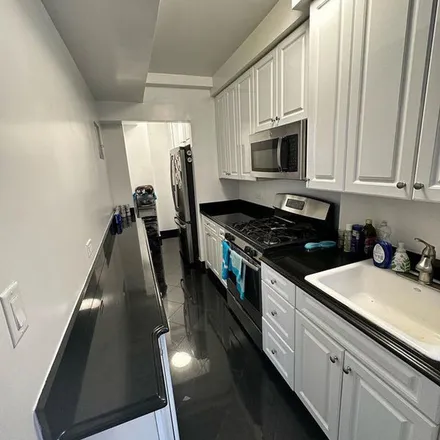 Rent this 3 bed apartment on 233 West 17th Street in New York, NY 10011