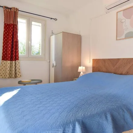 Rent this 1 bed house on 13890 Mouriès