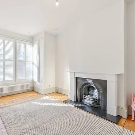 Rent this 5 bed townhouse on 160 Highbury Hill in London, N5 1TA