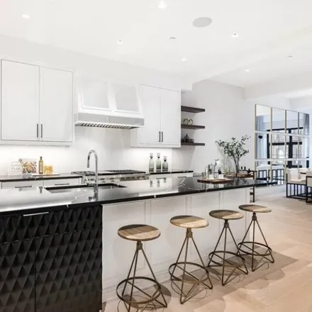 Image 4 - 327 East 84th Street, New York, NY 10028, USA - Townhouse for sale