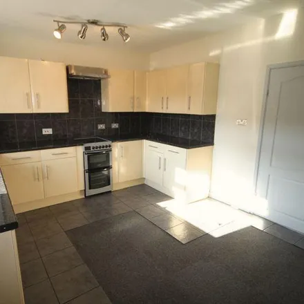 Image 2 - Fairview Avenue, Cleethorpes, DN35 8DH, United Kingdom - Townhouse for rent