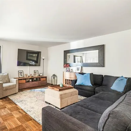 Image 1 - 55 EAST END AVENUE 4L in New York - Apartment for sale