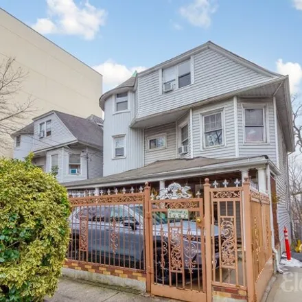 Image 1 - 2523 Sedgwick Avenue, New York, NY 10463, USA - House for sale