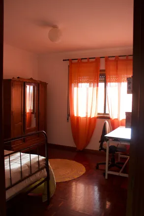 Rent this 3 bed room on Rua Maria Feliciana 221 in 4465-280 Matosinhos, Portugal