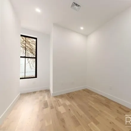 Image 7 - 1390 Eastern Parkway, New York, NY 11233, USA - House for rent