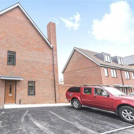 Buy this 3 bed duplex on Static Control in Worton Drive, Reading